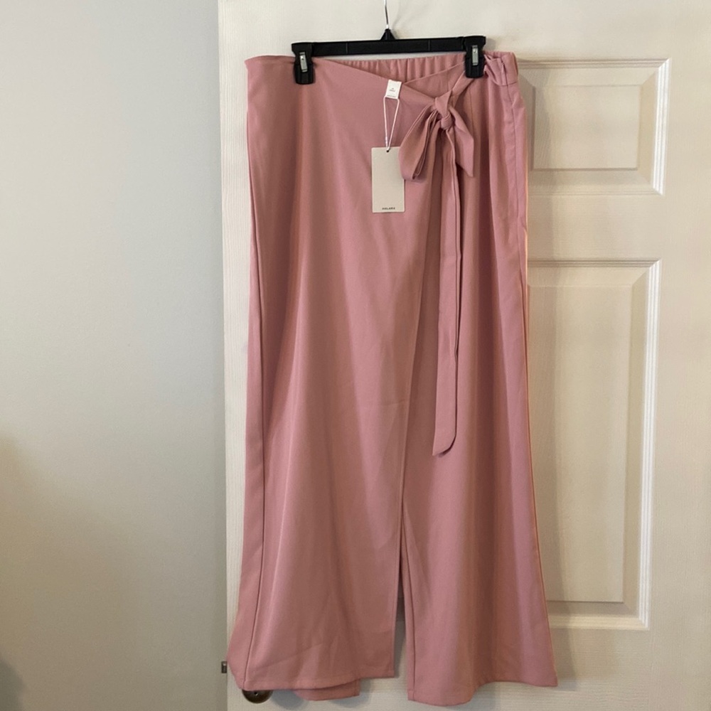 HALARA PETITE PANTS SIZE CL BRAND NEW INSEAM 27” SO BEAUTIFUL SEE ALL PHOTOS